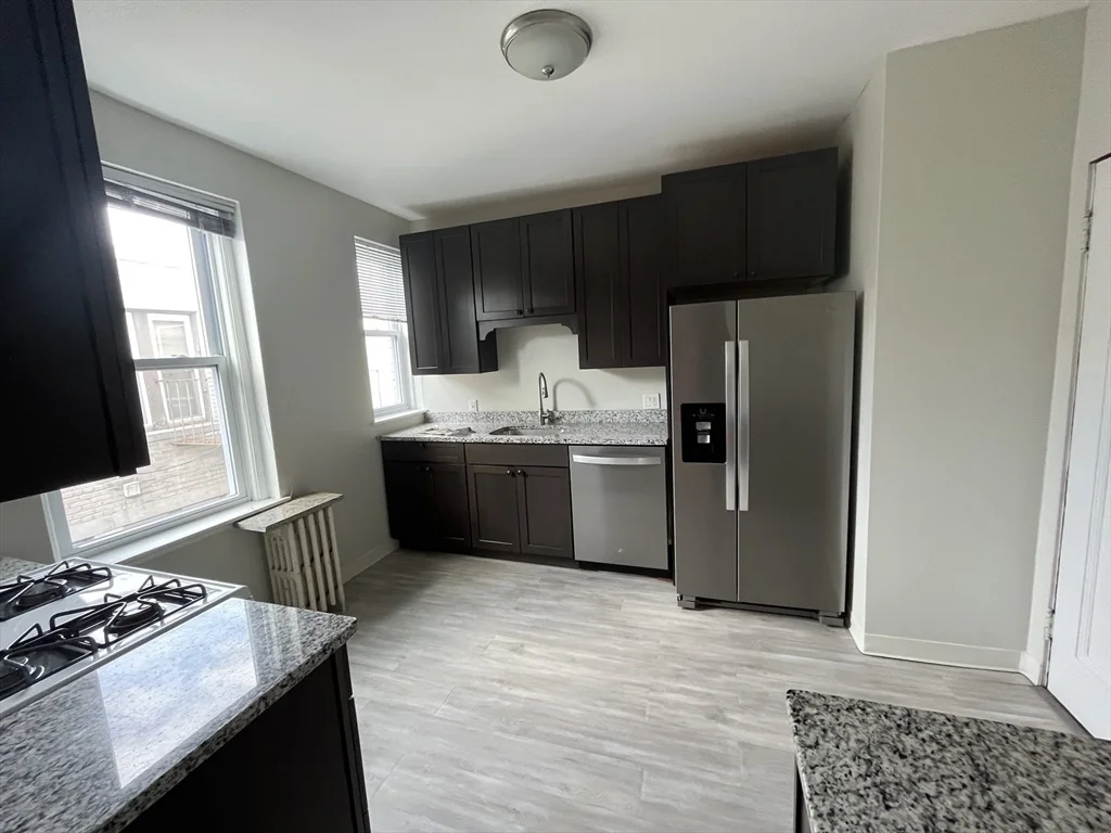 2035 Commonwealth, Brighton