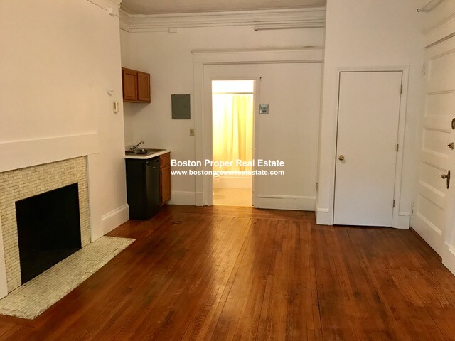 1077 Beacon St, Longwood