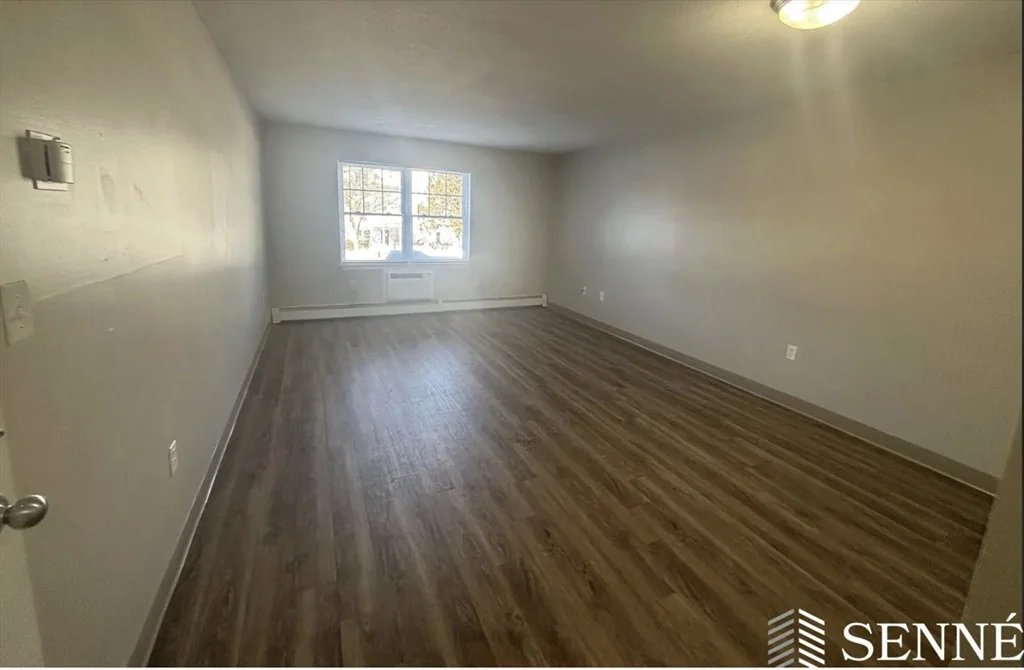 65 Frank's Ln, Hanover