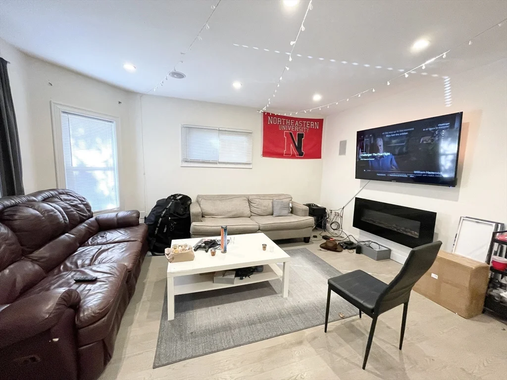 21 Iroquois, Mission Hill