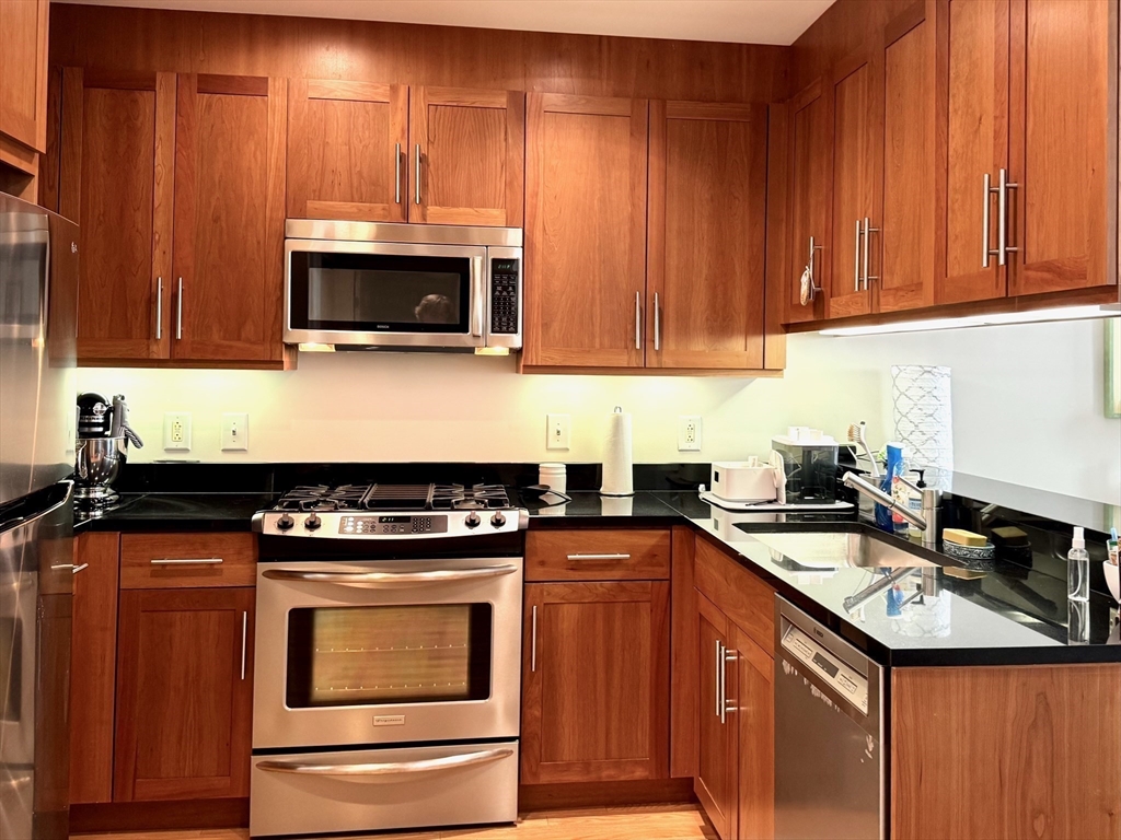 80 Broad St, Downtown