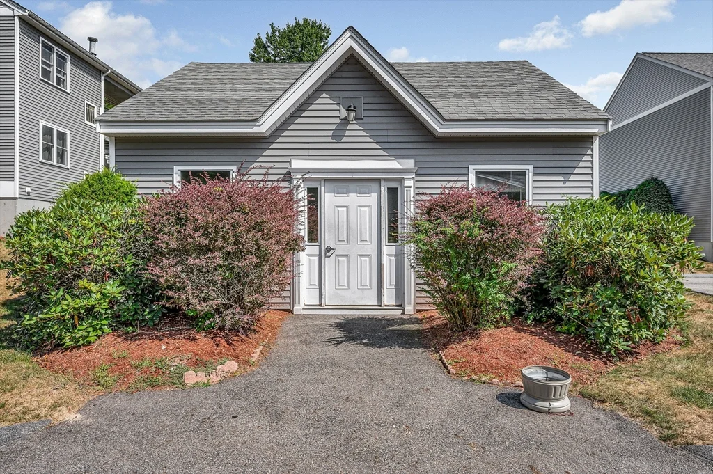 124 Tennis Plaza Rd, Dracut