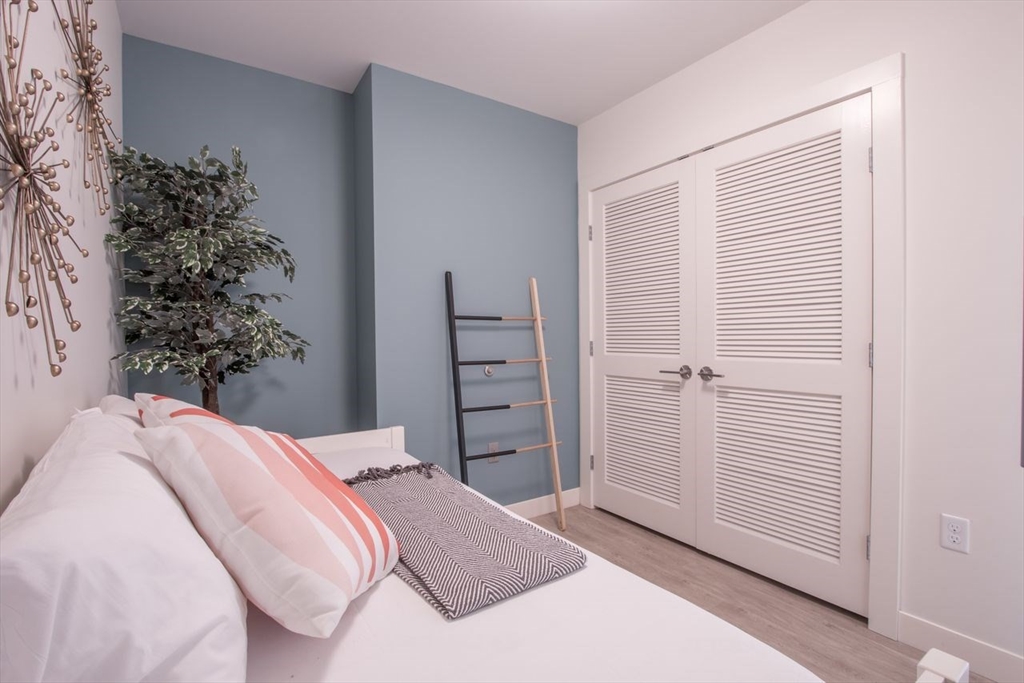 900 Beacon St, Fenway