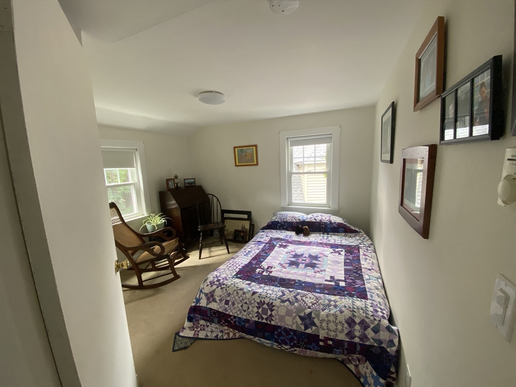 16 Stonecleve Rd, Wellesley