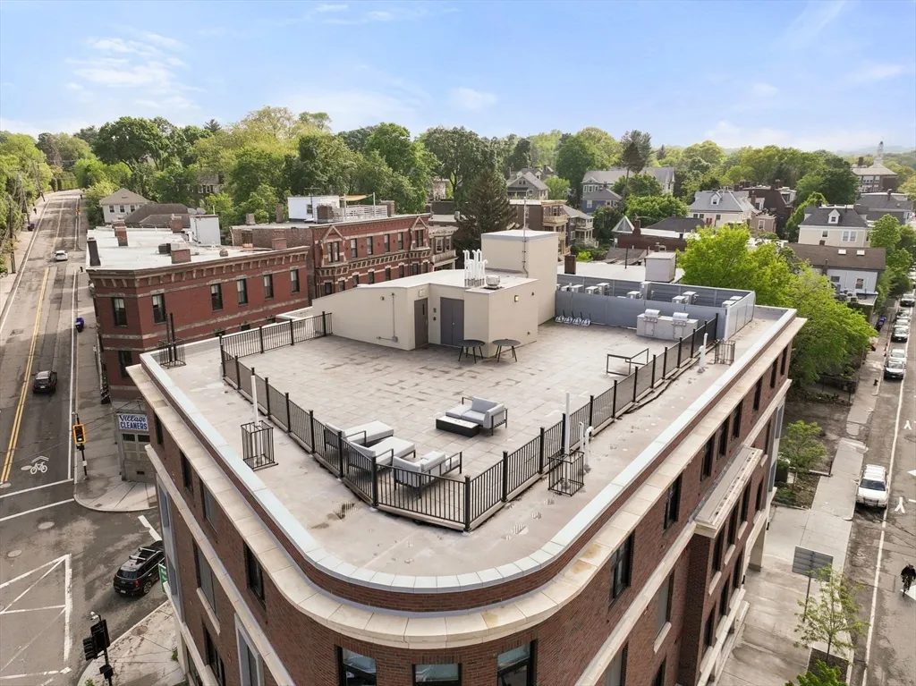 69 Walnut, Boylston Street