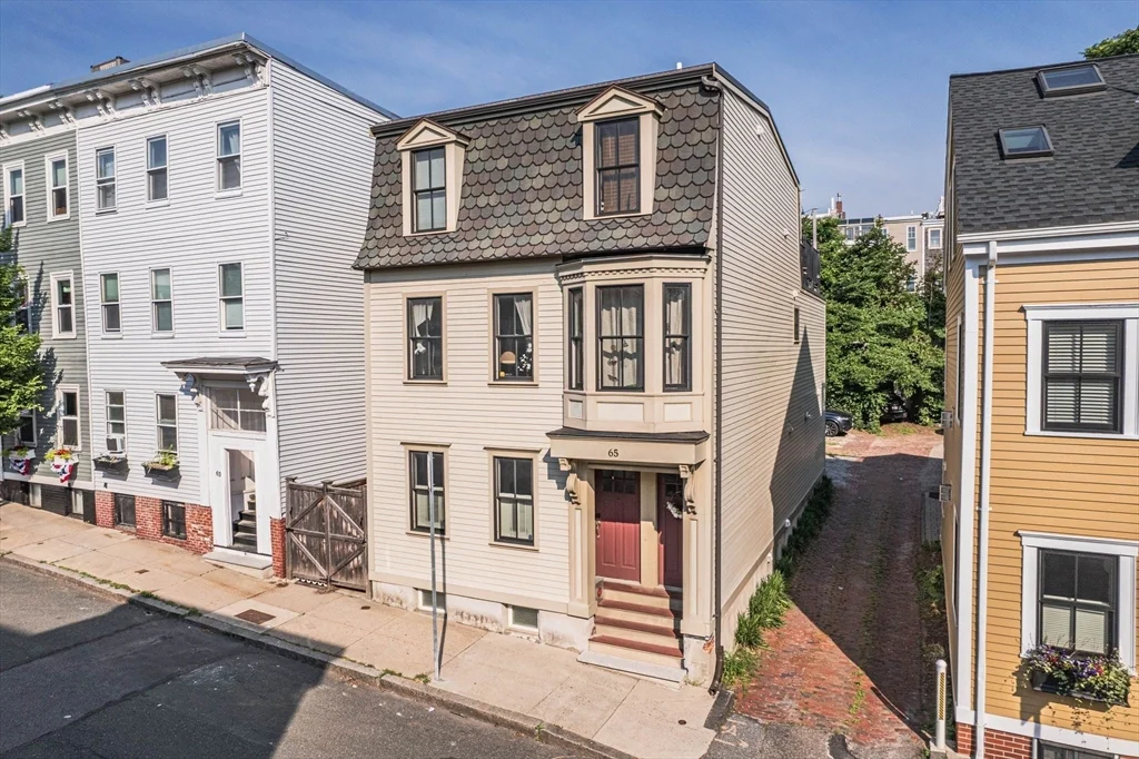 65 Green St, Charlestown