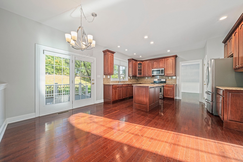 24 Endean Dr, Walpole