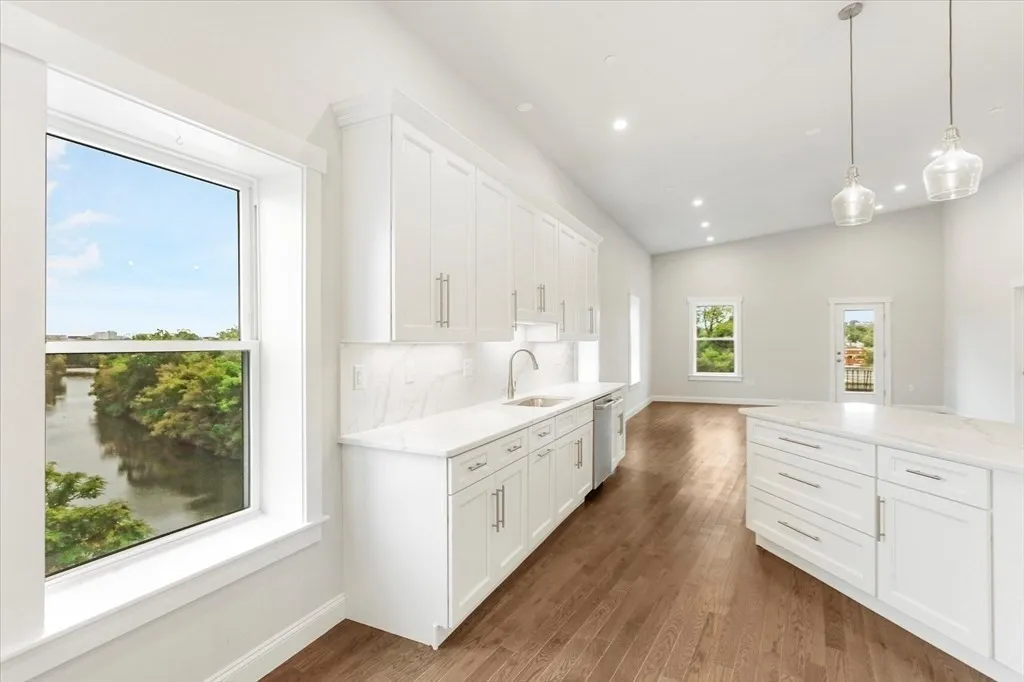 30 Main St, Tufts University