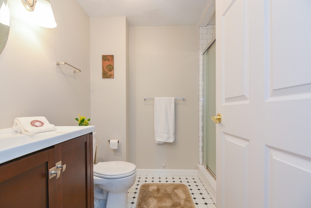 3 Abbot Ct, Marblehead