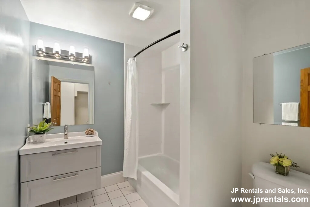 19 Norfolk St, Roxbury