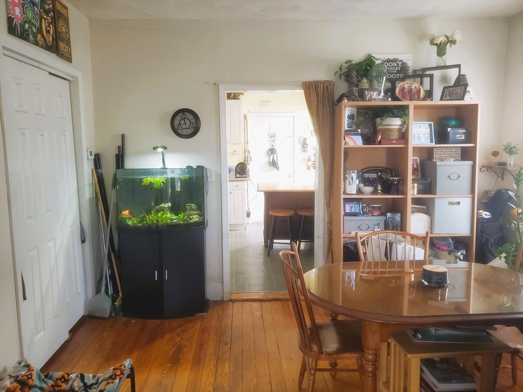 27 Medford St, Medford