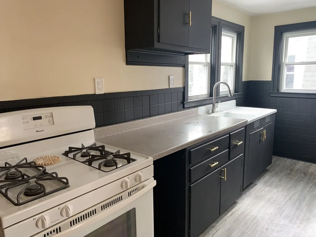 108 Elmwood, Swansea