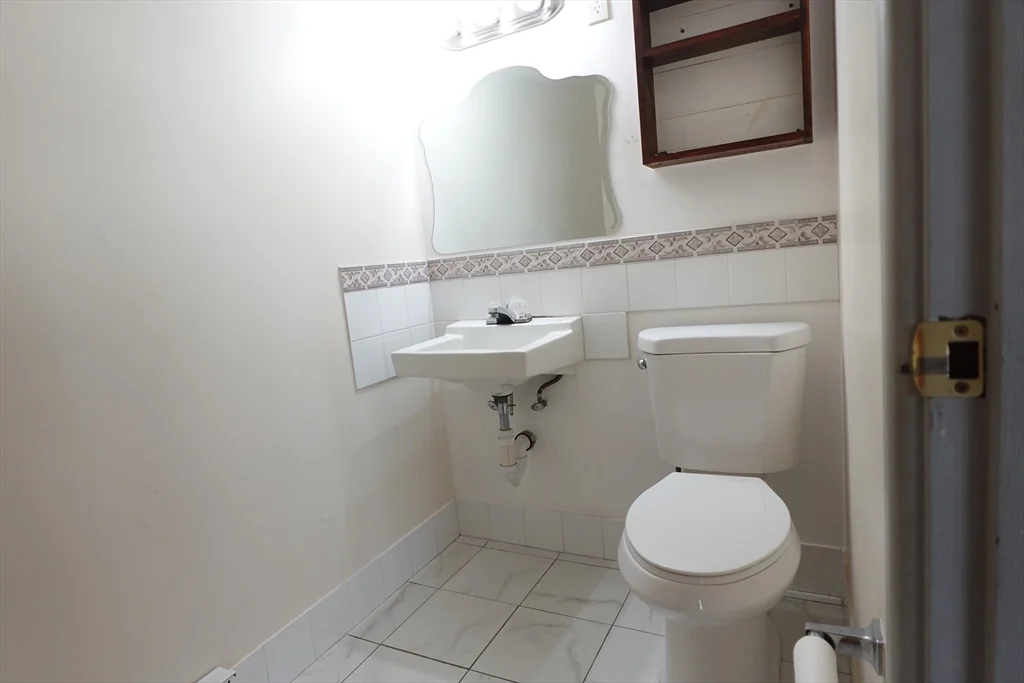 37 Skyline Dr, Braintree