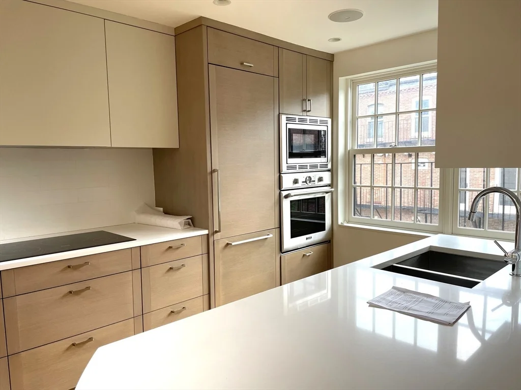 33 Lawrence St, South End