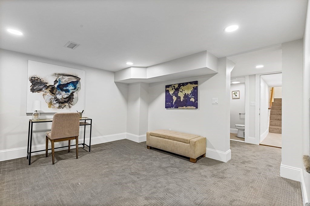 83 Hawthorn St, Nonantum