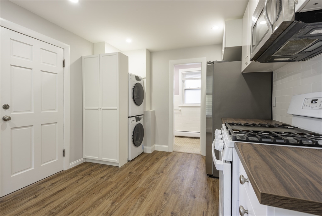 106 Byron St, East Boston