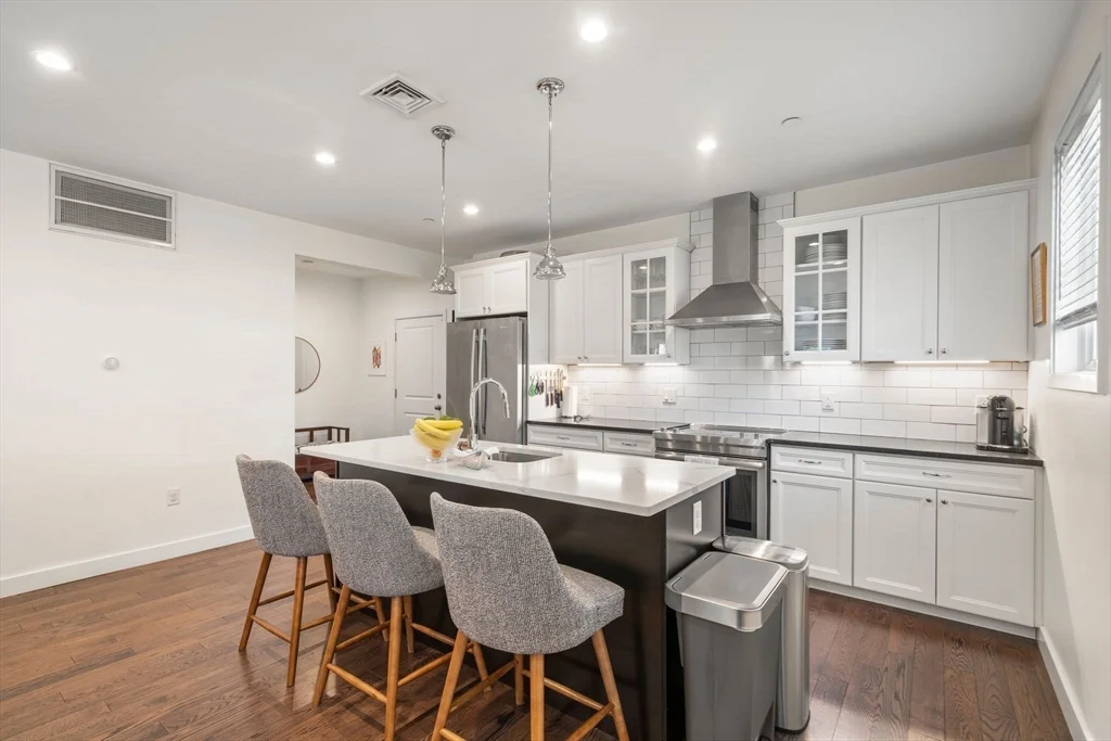 213 E Eagle St, East Boston