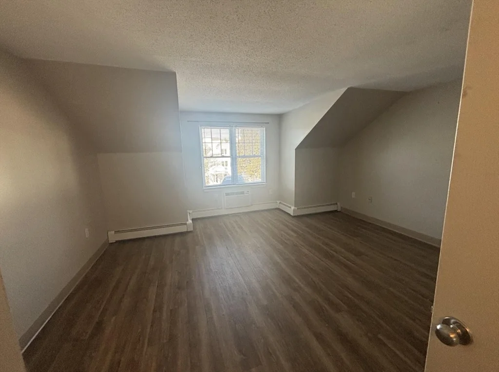 65 Frank's Ln, Hanover