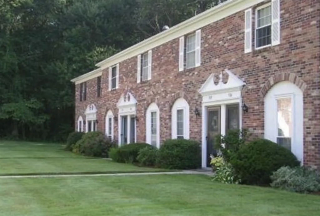 504 Windsor Dr, Framingham