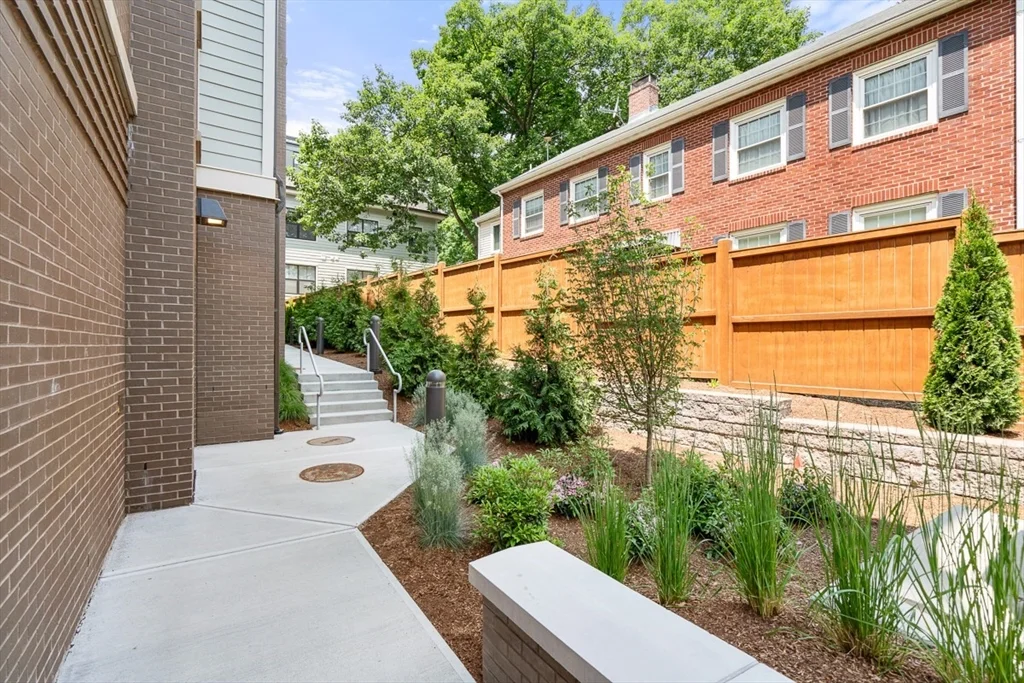 136 Babcock St, Coolidge Corner