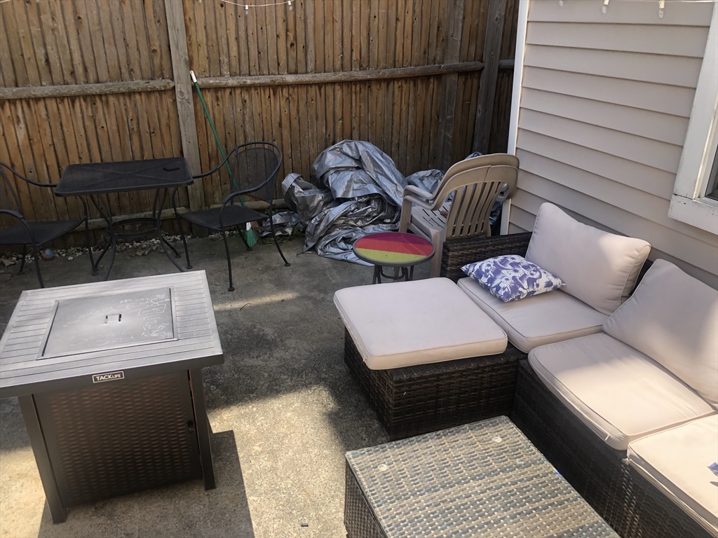 219 Bolton St, South Boston