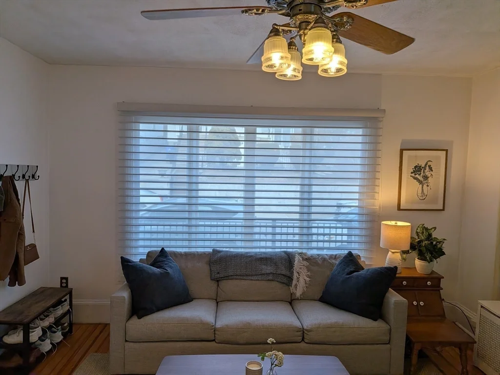 82 Gladstone St, East Boston