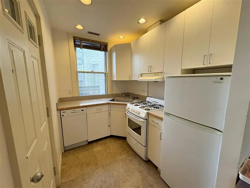 339 Broadway, Mid-Cambridge