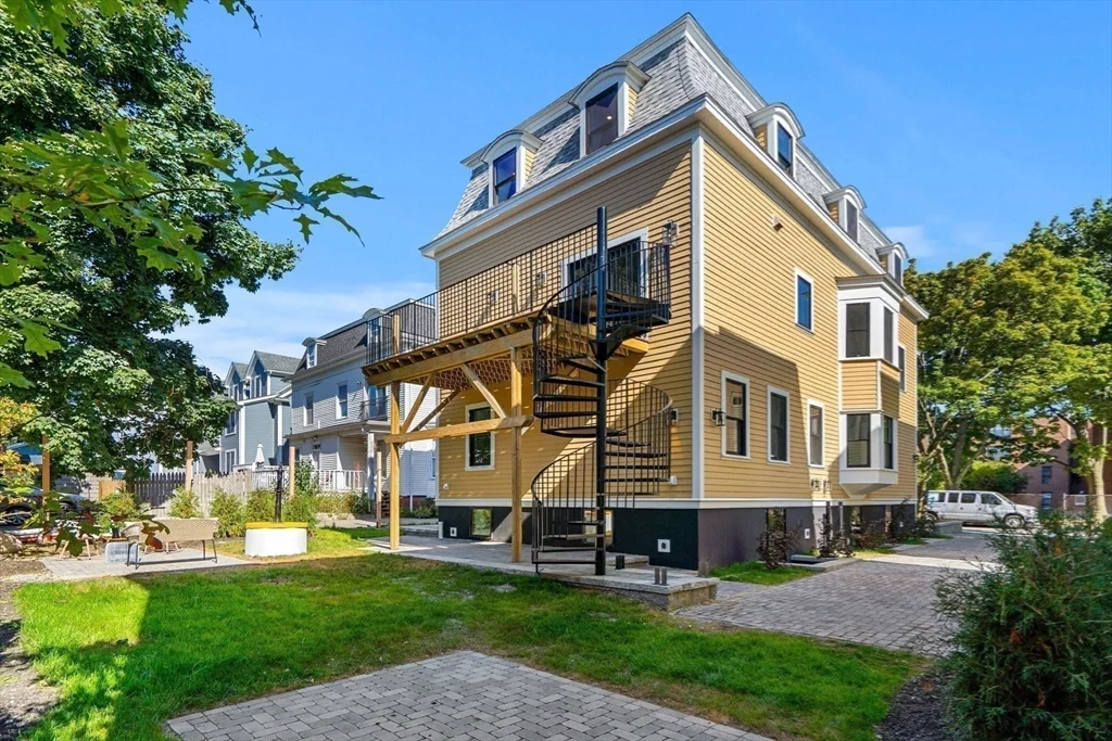 6 Pearl St, East Somerville