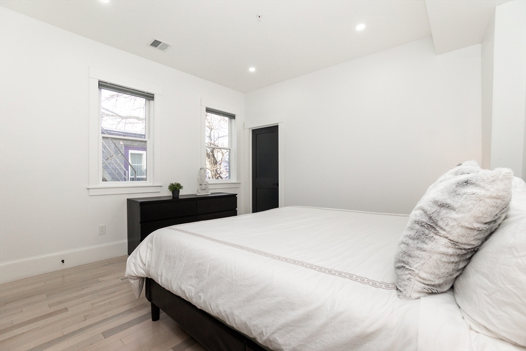 28 Telegraph St, South Boston