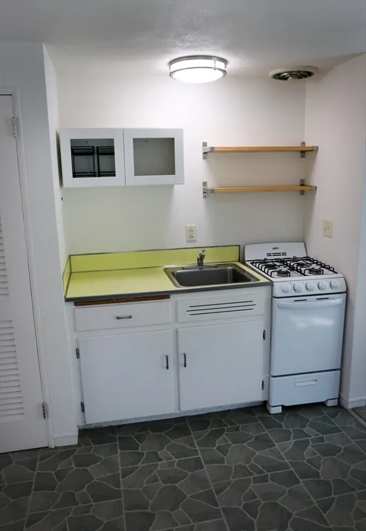 583 Gay St, Westwood