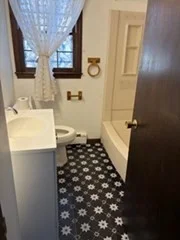 163 Long Pond Dr, Dracut