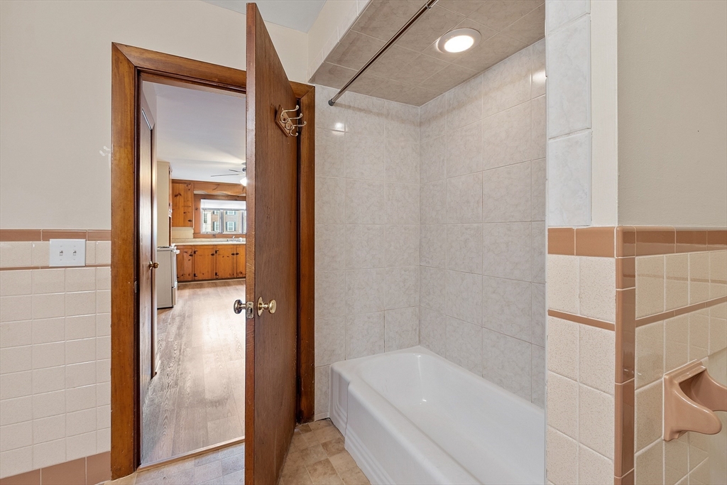 104 N Main St, Mansfield