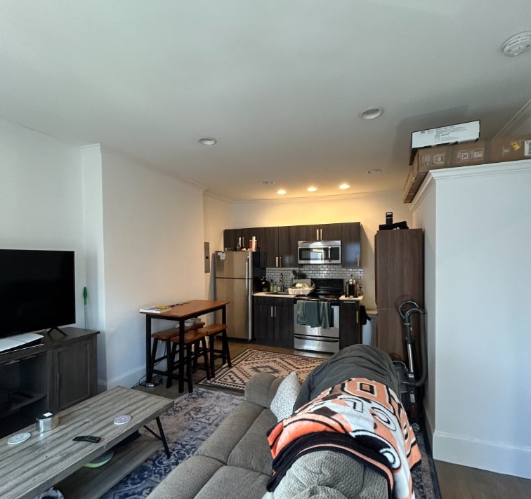 225 Newbury St, Back Bay