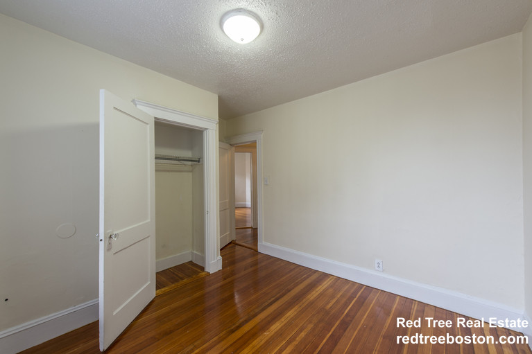 524 Cambridge St, Allston