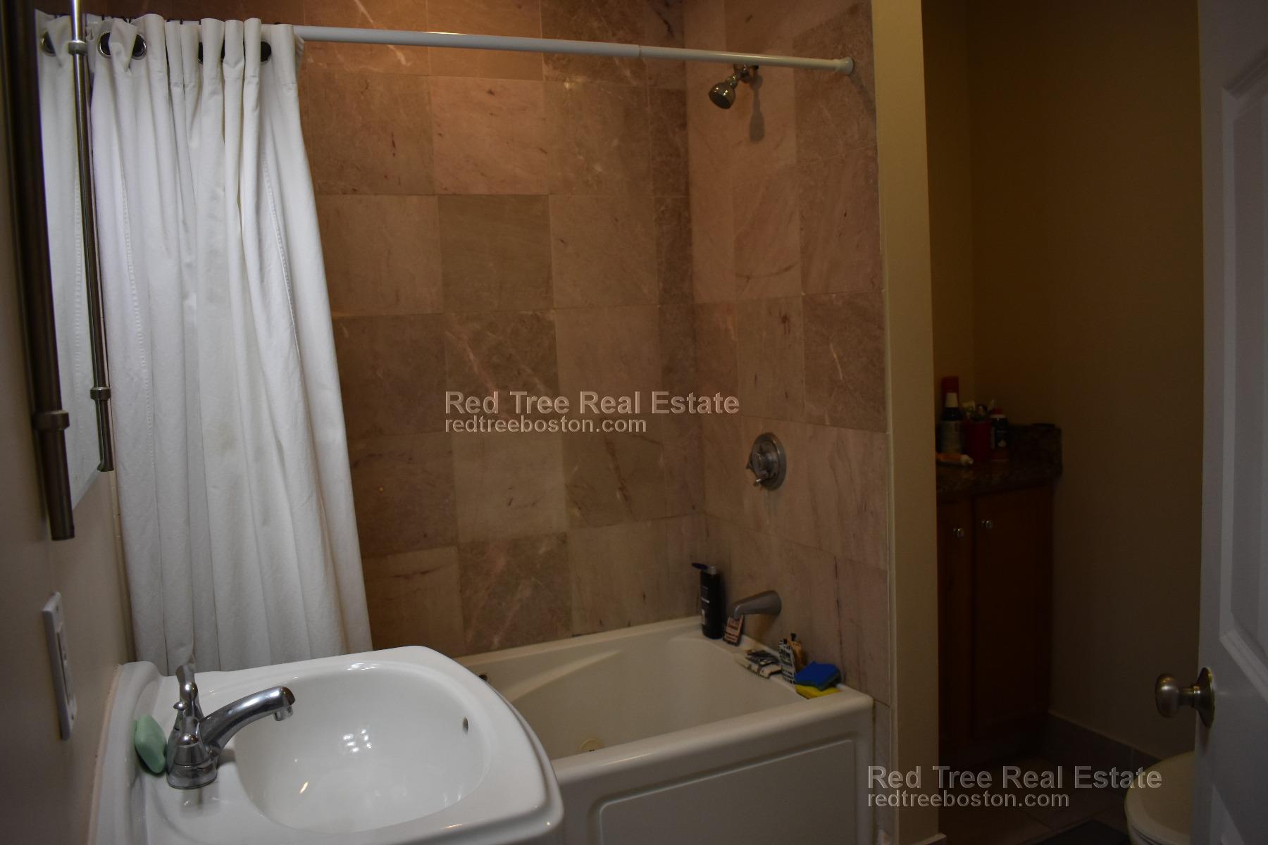 30 Circuit St, Roxbury