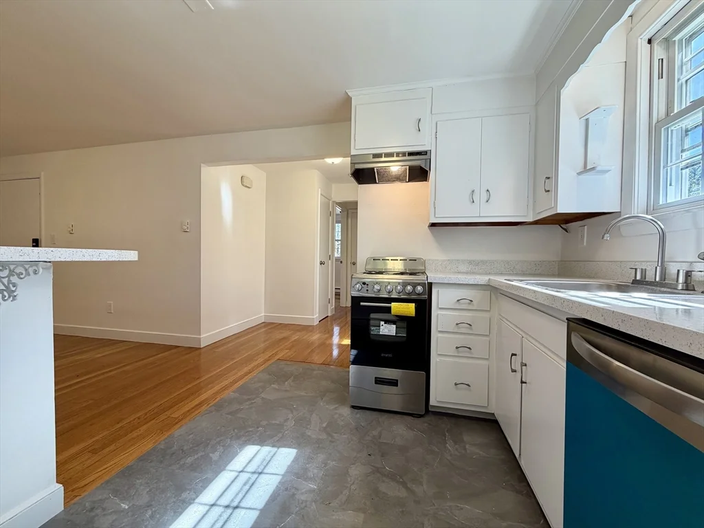 15 Park Ave, Foxboro