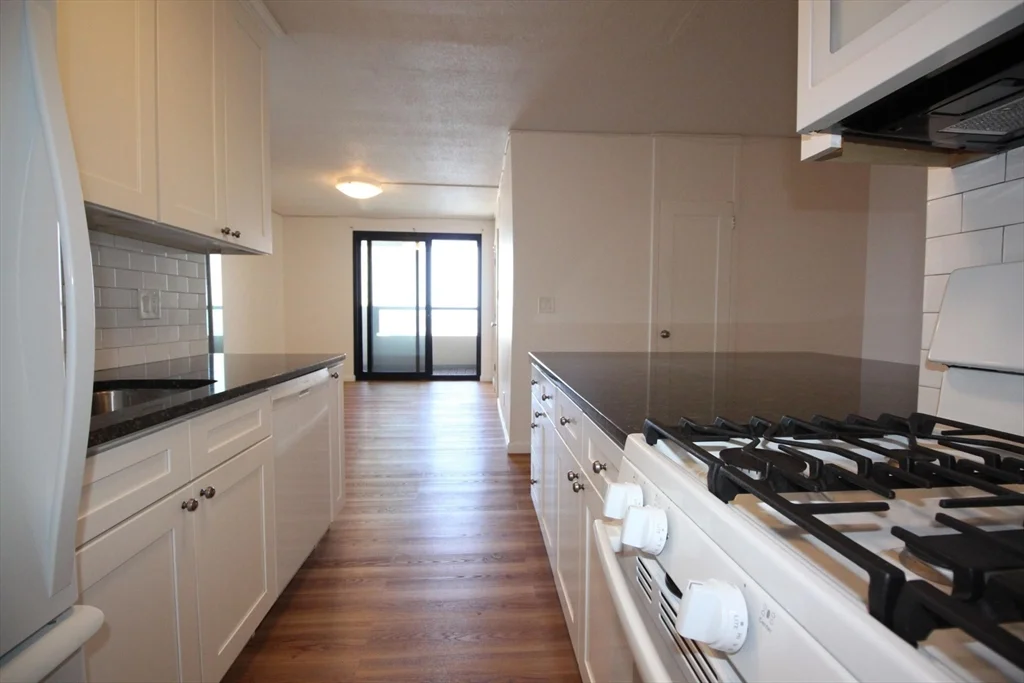 65 E India Row, Downtown