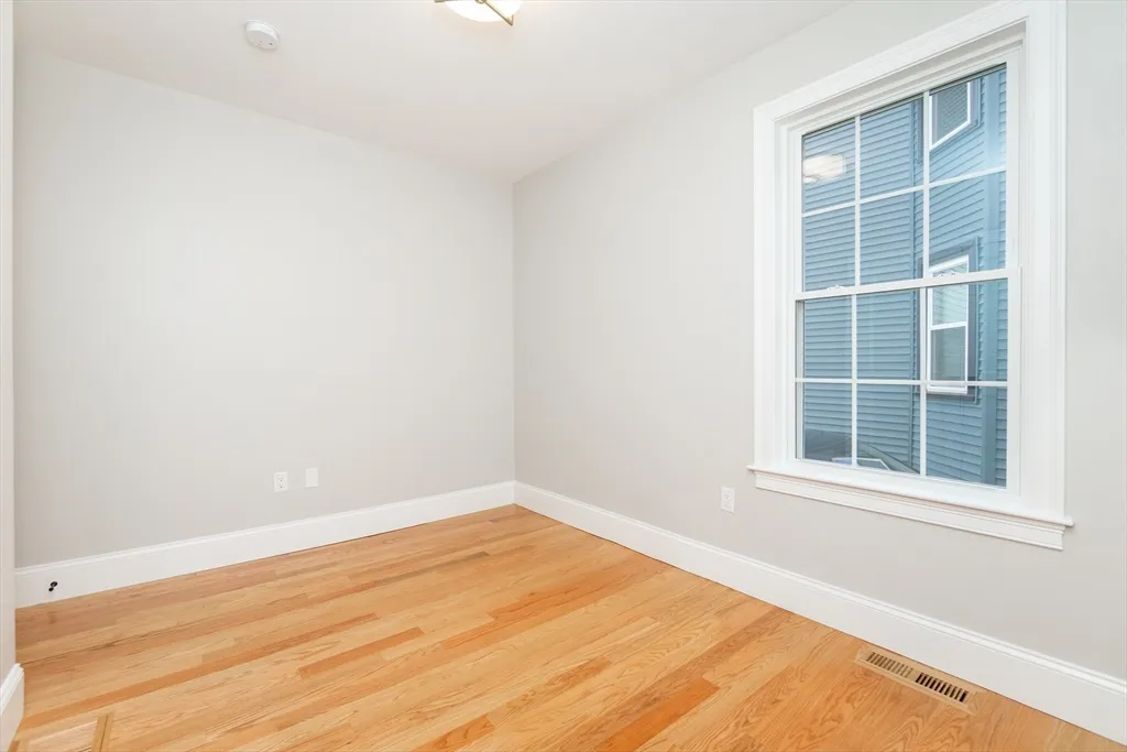 20 Sheridan Ave, Medford