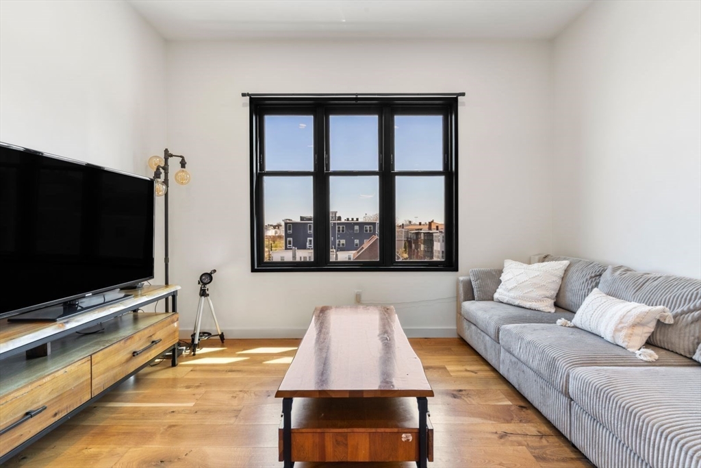 211 Condor St, East Boston