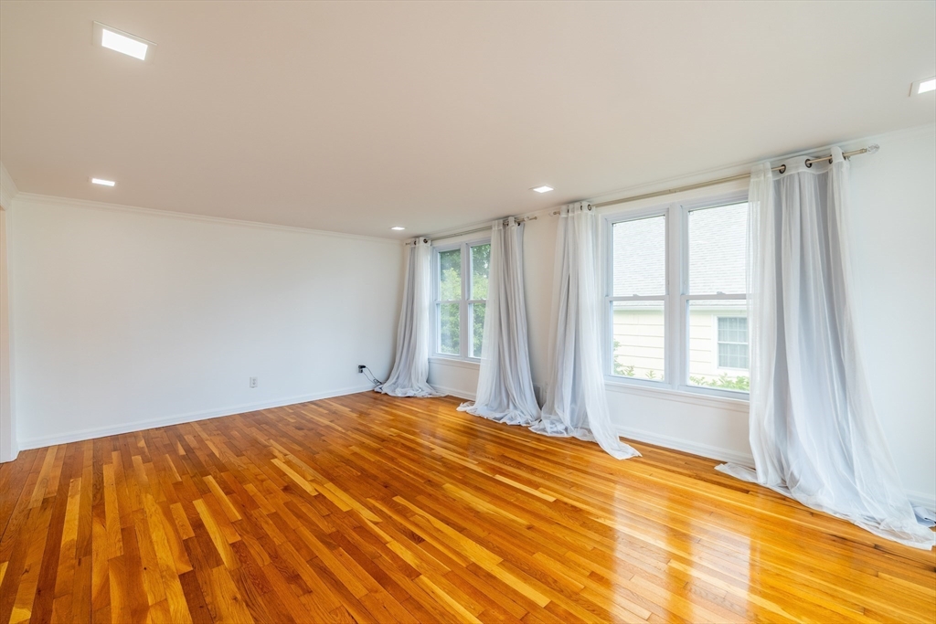 65 Sassamon Ave, Milton