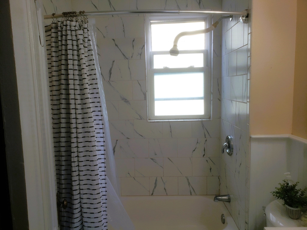 27 Medford St, Medford