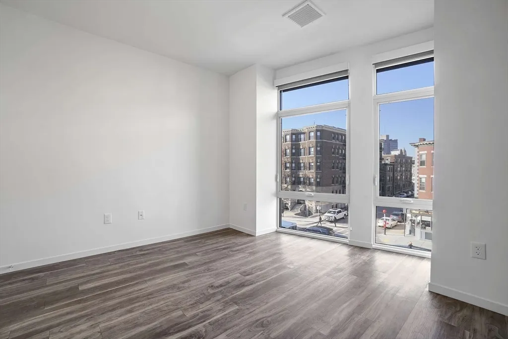 839 Beacon St, Fenway