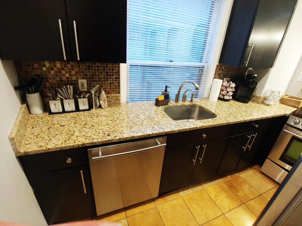 61 West Cedar St, Beacon Hill