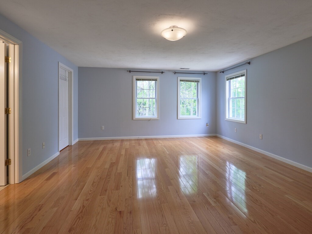 9 Angela Rose Ln, Worcester