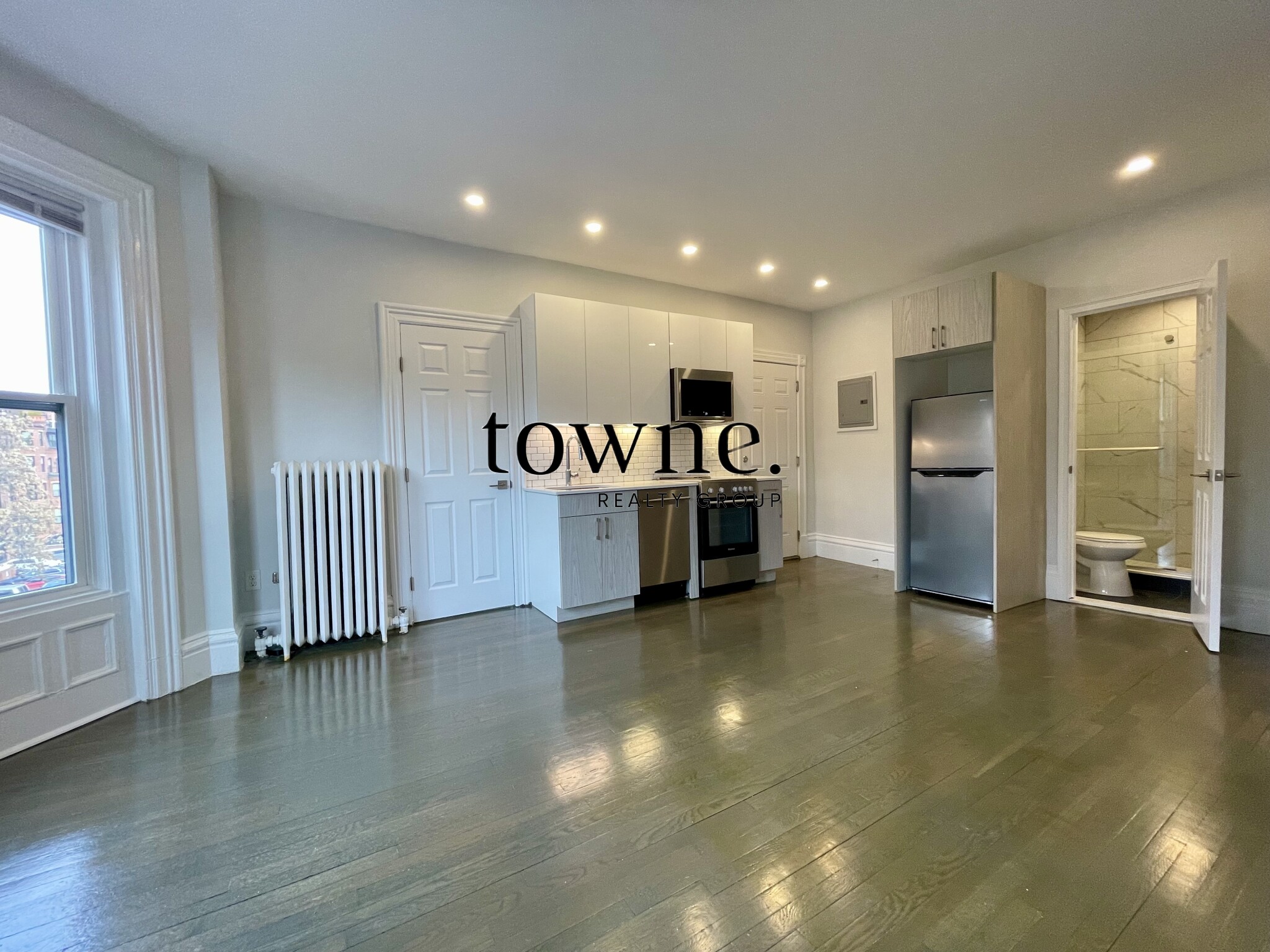 225 Newbury St, Back Bay