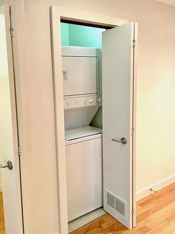 80 Broad St, Downtown