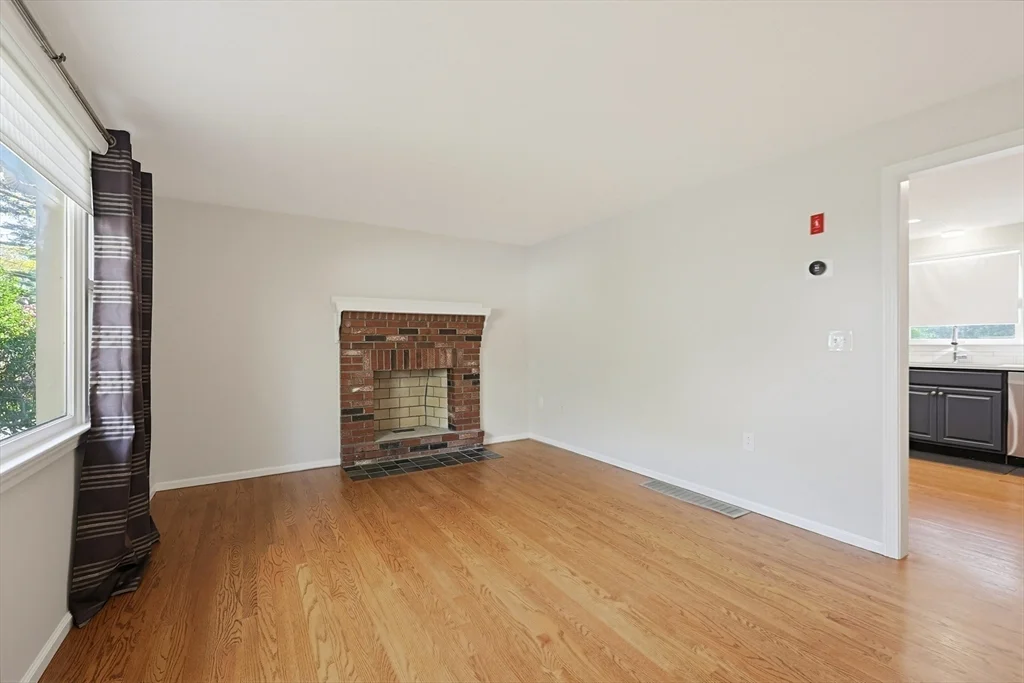 1 West Belcher, Foxboro