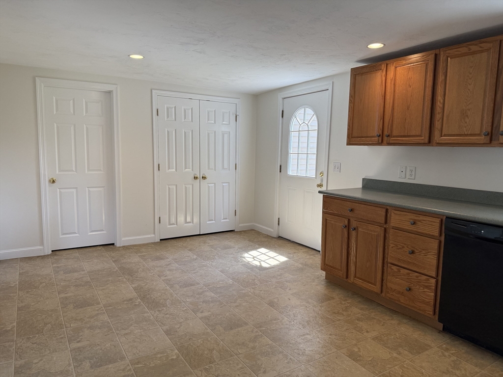 146 Hayden Rowe, Hopkinton