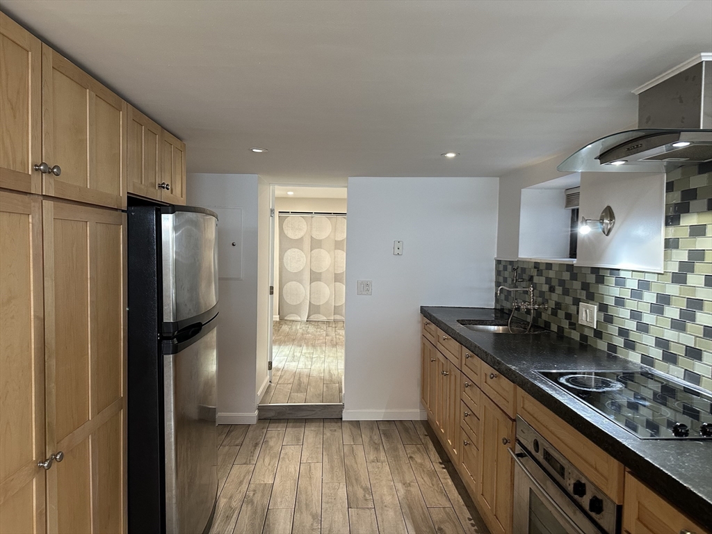 92 Green St, Charlestown