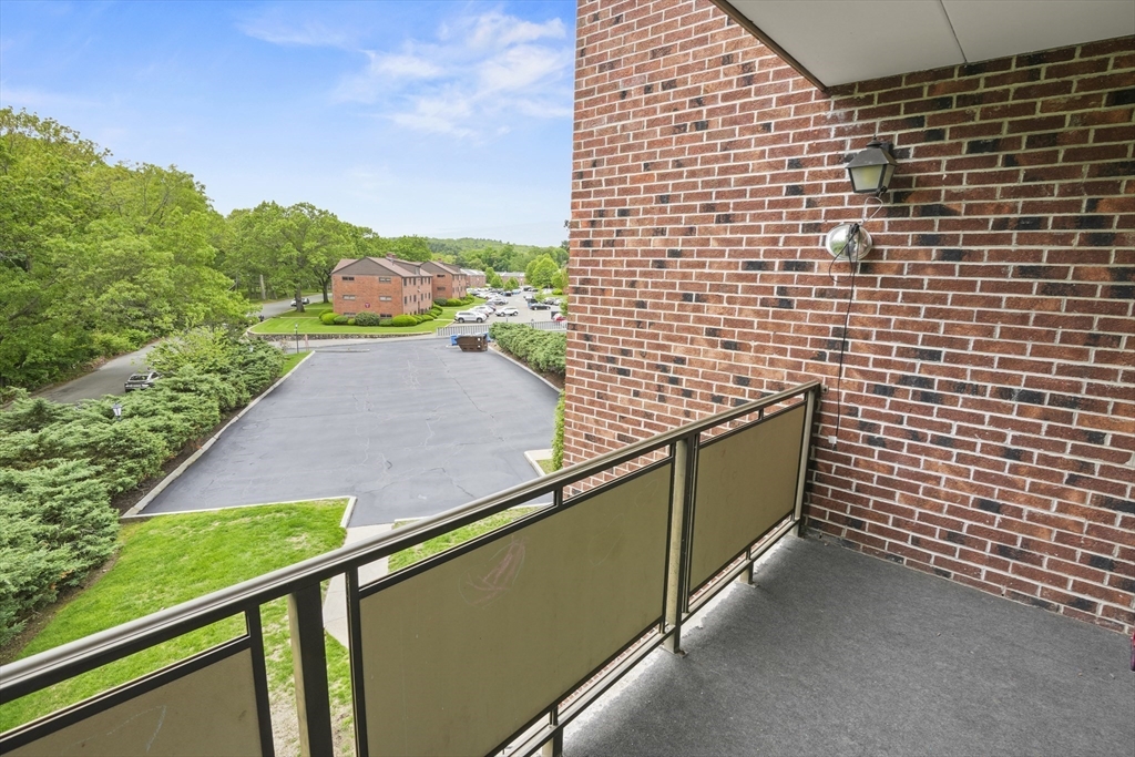 55 Angleside Rd, Waltham